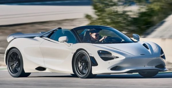 McLaren 750S е изцяло нов за моделната година 2024, въпреки че прилича на спрения от производство 720S и дори споделя същото задвижване. 750S е най-мощният и най-лекият сериен McLaren с монококово шаси от въглеродни влакна, увеличена притискаща сила и централна изпускателна система, вдъхновена от McLaren P1. Подобно на своя предшественик, роудстърът може да се похвали с 4,0-литров V8 с двойно турбокомпресор със 740 к.с.  Двигателят работи със седемстепенна автоматична трансмисия с двоен съединител, задвижваща задните колела, което води до бързо ускорение до стотака за феноменалните 2,8 секунди и максимална скорост от над 330 километра в час.

Кабриолетът, 750 S Spider, разполага с прибиращ се твърд покрив, който може да се отваря и затваря за 11 секунди. McLaren също оборудва интериора с ориентиран към водача дисплей с контроли за режимите Handling и Powertrain. Тук шофьоръг може да превключва между режимите Sport, Comfort и Track и да държи ръцете си на волана. 750S също така получава McLaren's Control Launcher (MCL), което позволява на водача да регулира задвижването, аеродинамиката, трансмисията и настройките за управление за индивидуално шофиране.
